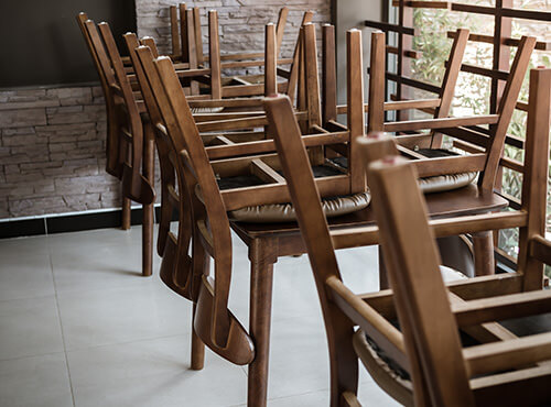 Poor acoustics drive away guests A restaurant without sound insulation: The chairs are on the tables and the guests stay away.