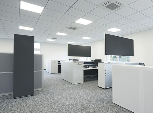 Acoustic walls and acoustic columns in an office An office with acoustic partition walls and free-standing acoustic columns are sound insulation