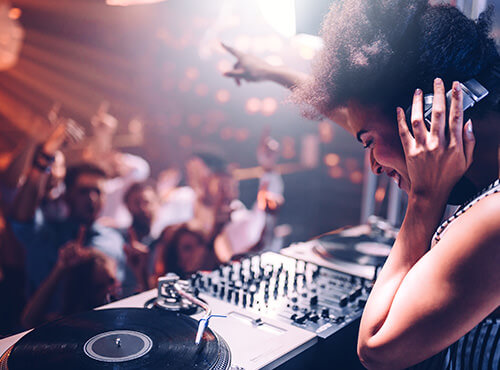 Perfect sound – Sound insulation in the disco or club The guests wildly party to the music. Sound insulation ensures optimum sound in the disco and club and reduces noise.