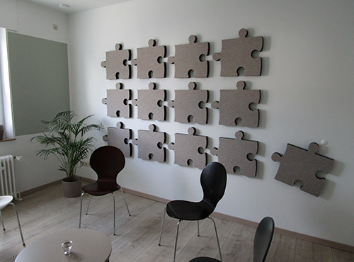 Sound absorbers in the waiting area Jigsaw-shaped sound absorbers in a surgery's waiting area