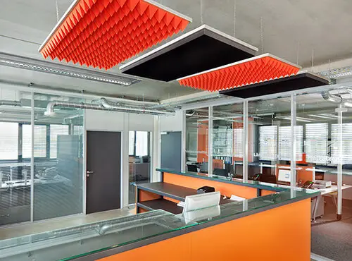 Sound absorbers in a hanging cassette in an office serve as sound insulation.
