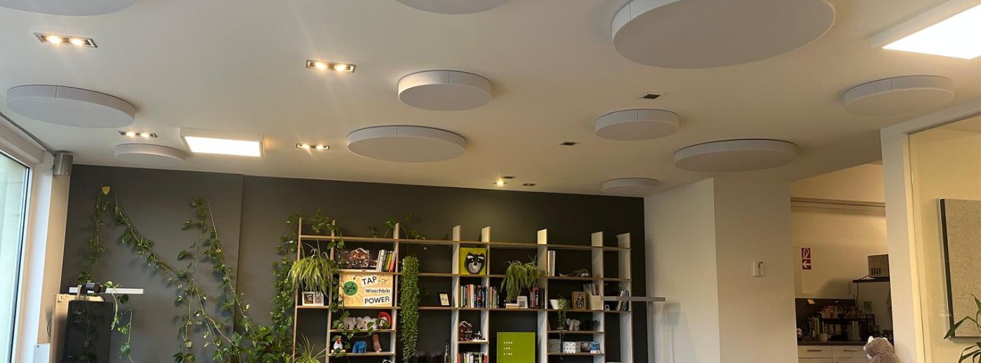 Acoustic sails/ceiling sails in the office