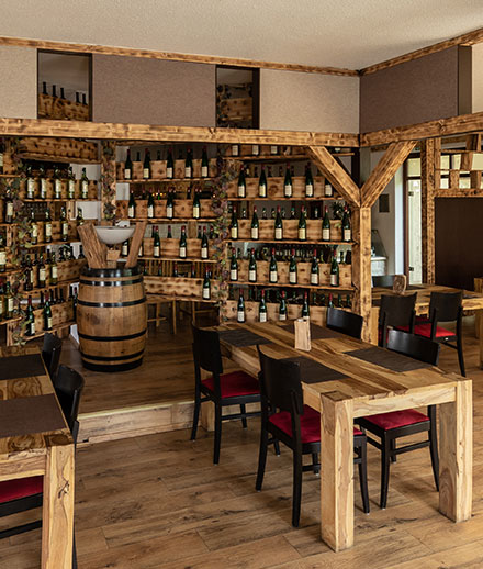 Sound absorber with felt surface in the restaurant Burgmühle.