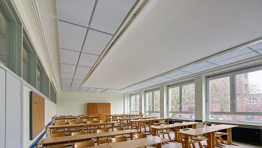Flat sound absorbers with fire protection class DIn4102 B1 in a classroom