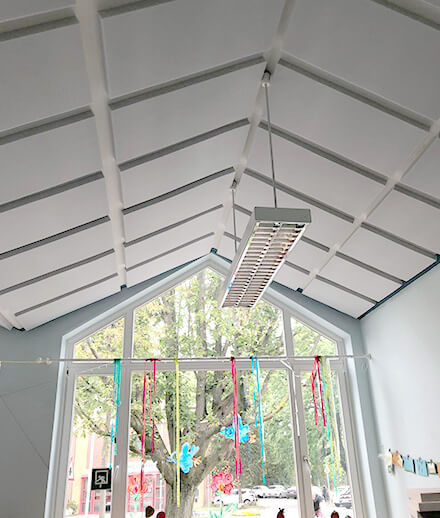 Sound absorber FLAT Plus on the ceiling of a kindergarten